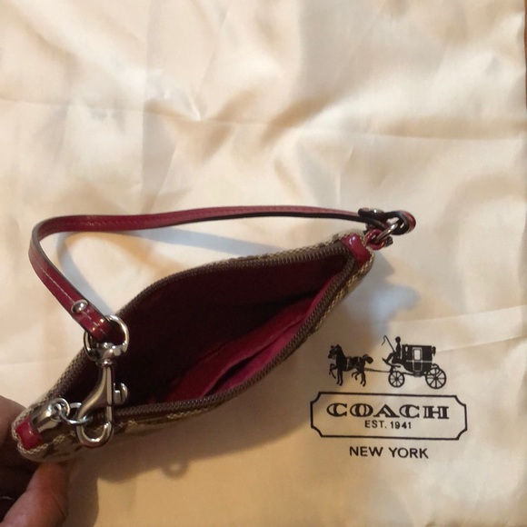 ❤️SOLD❤️: Coach Wristlet - Picture 3 of 6